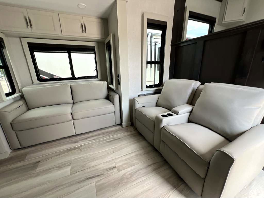 2025 Keystone ALPINE 3820FK - Image 7