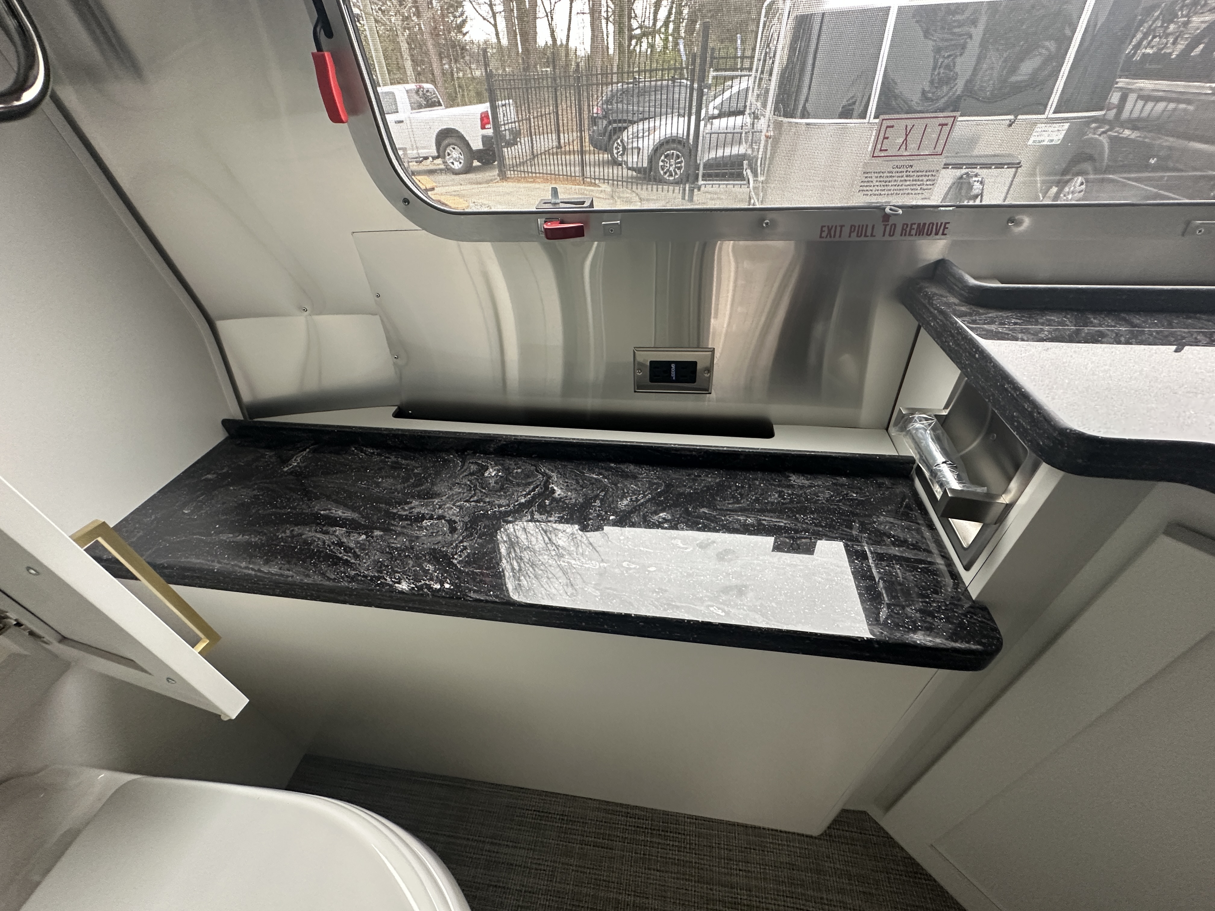 2026 Airstream Classic 33FB - Image 29