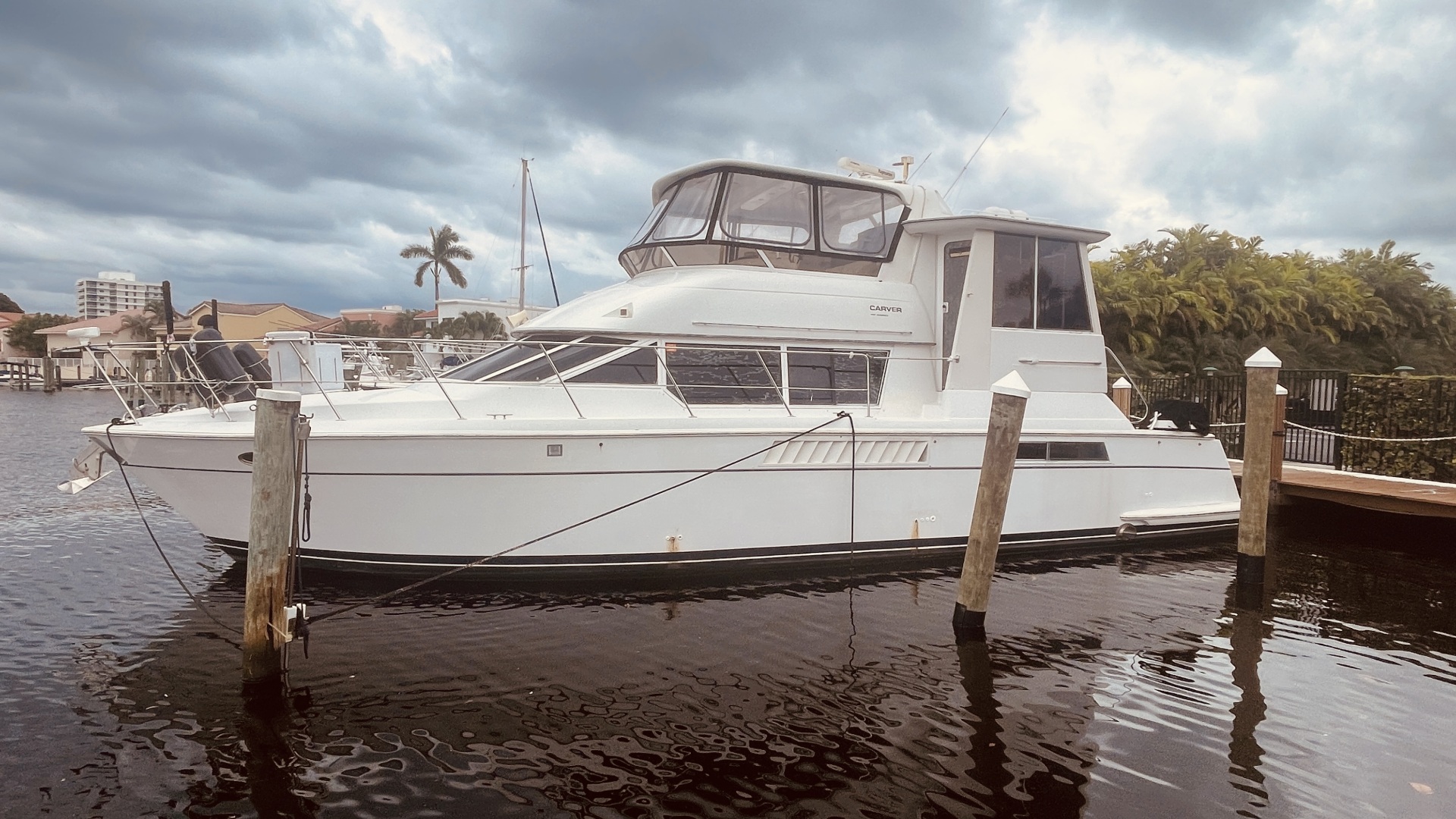 1997 CARVER YACHTS 500 COCKPIT MY - Image 1
