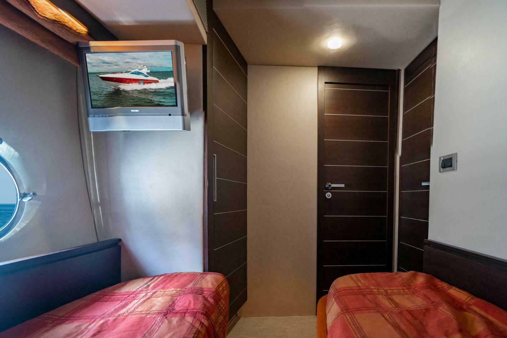 2007 Azimut 68S - Image 51