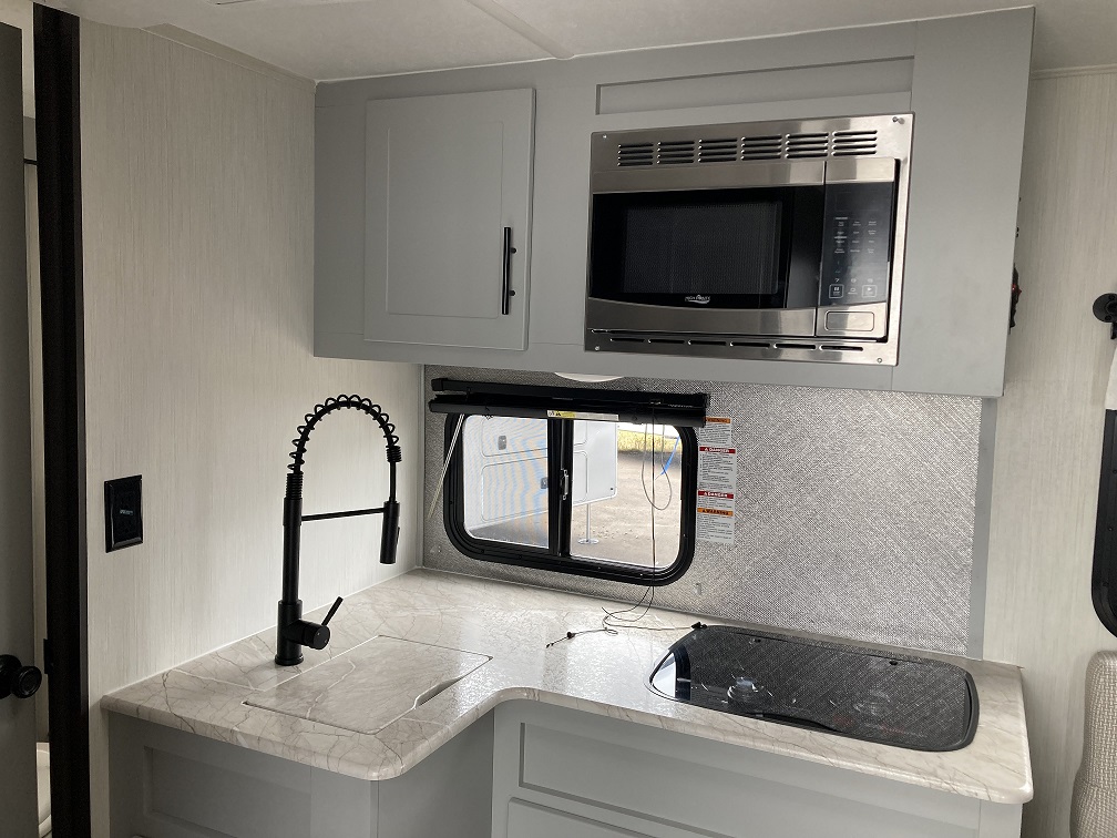 2020 Forest River Vibe West 17RS - Image 6