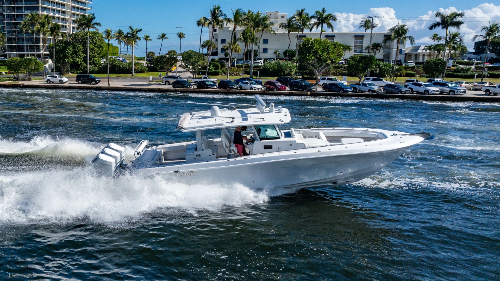 2024 HCB 42 Lujo - Image 32