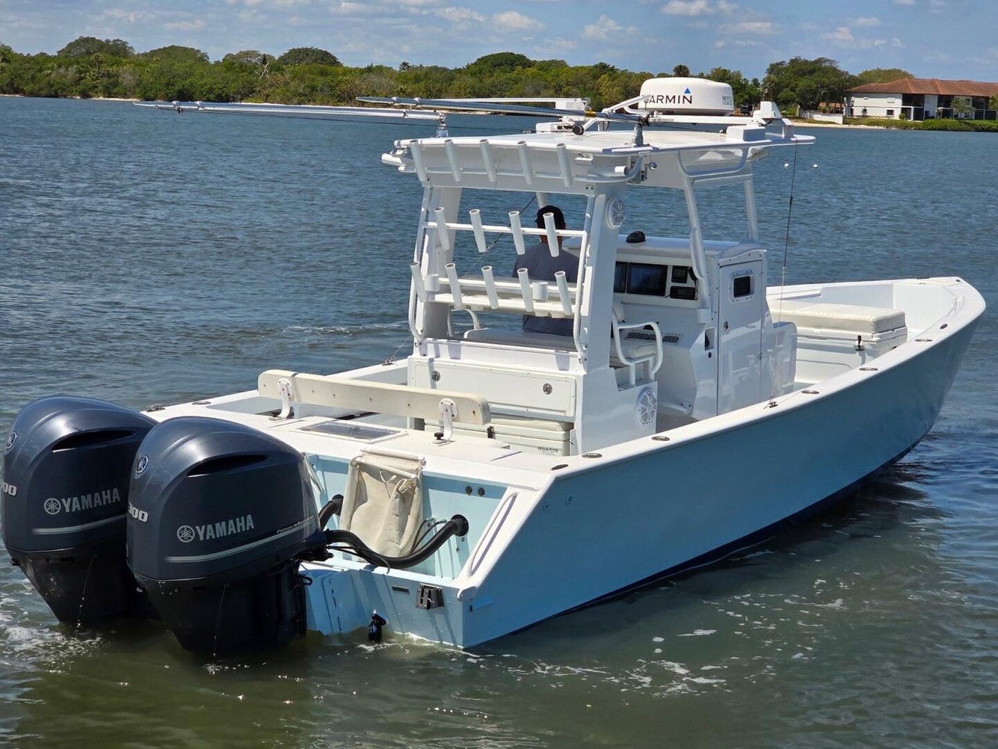 2012 Contender Custom 33 Center Console - Image 4