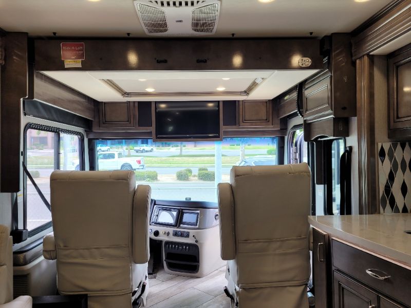 2022 Fleetwood Discovery 38K - Image 7