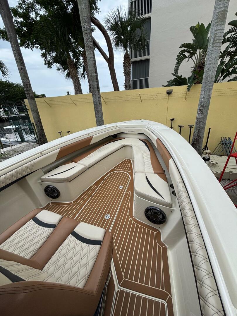 2013 Statement 35 Center Console - Image 13
