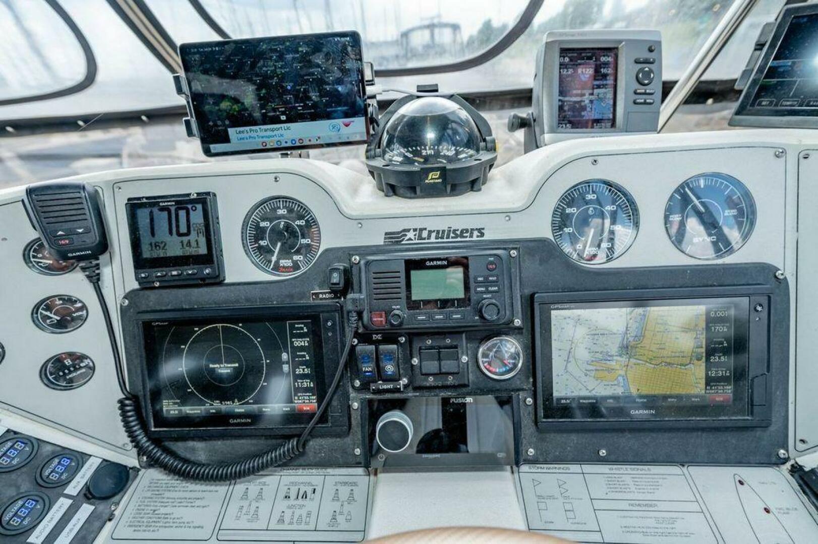 1991 Cruisers Yachts 3850 Aft Cabin - Image 35