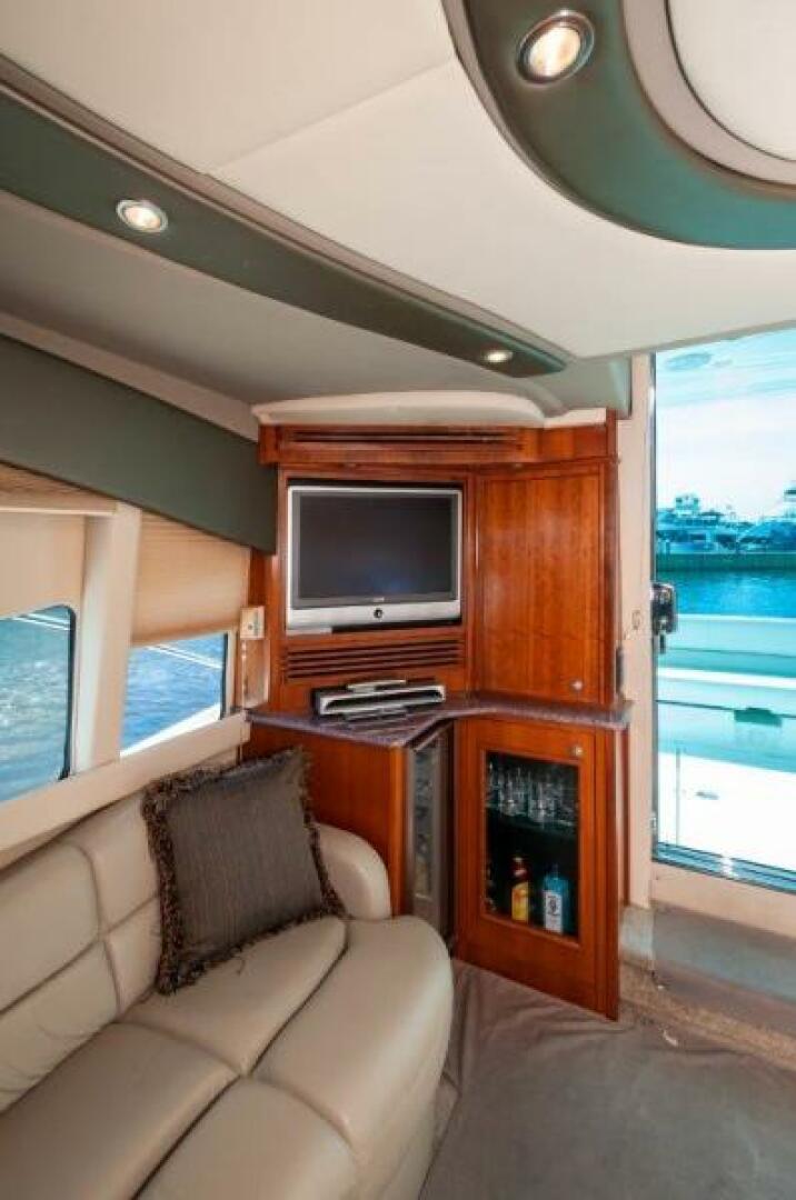 2006 Cruisers Yachts 477 Sport Sedan - Image 5