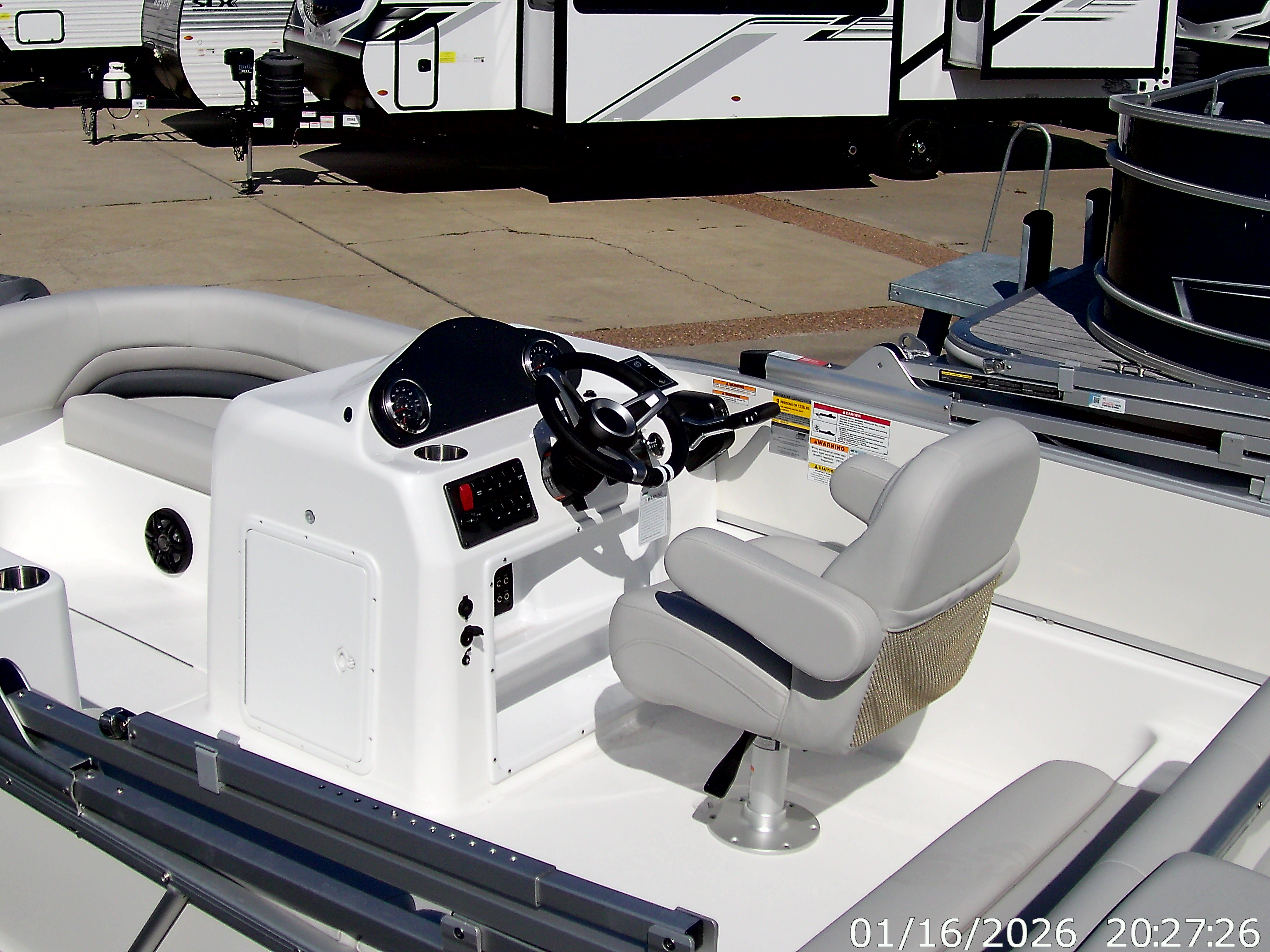 2026 HURRICANE 2026 FUNDECK 198 RE - Image 12