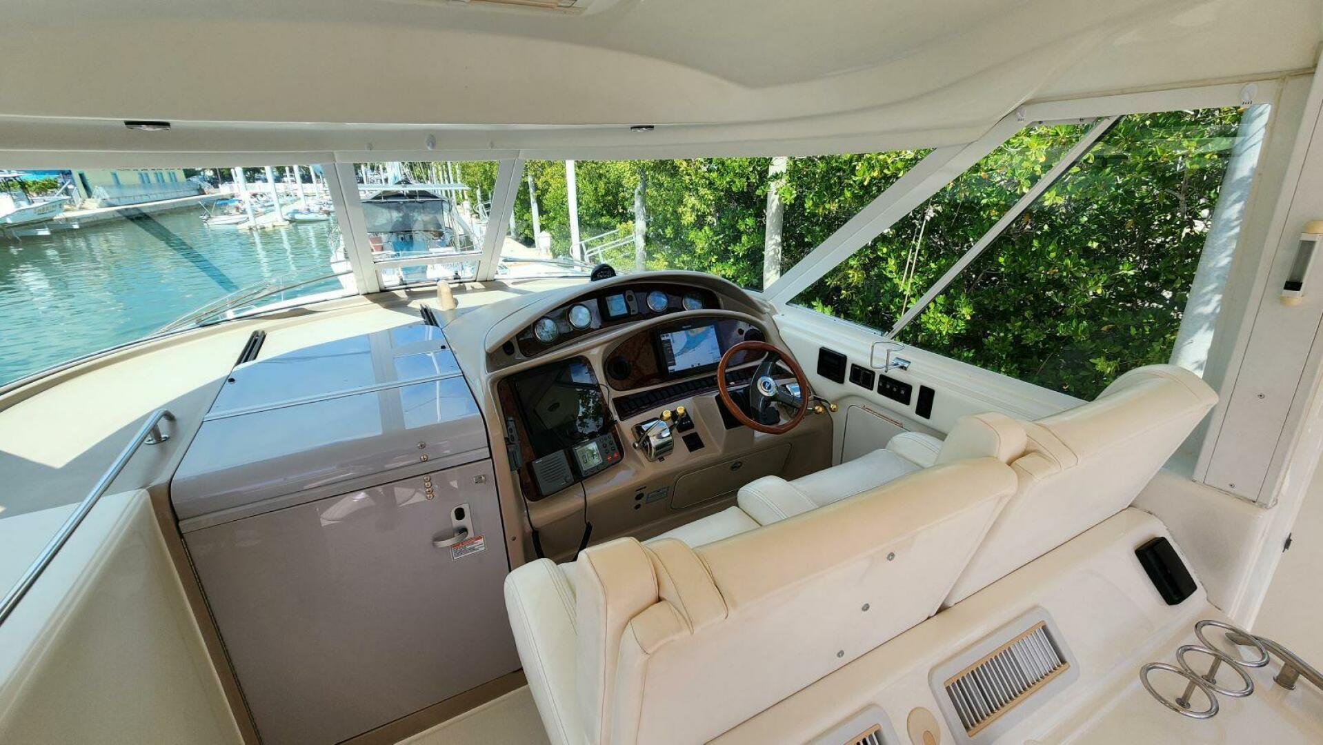 2004 Sea Ray 390 Motor Yacht - Image 13