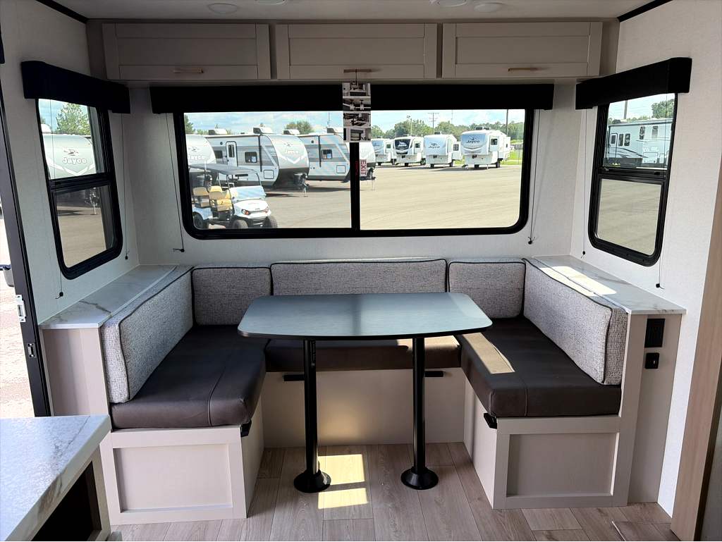 2027 JAYCO JAY FEATHER 25RLSL - Image 8