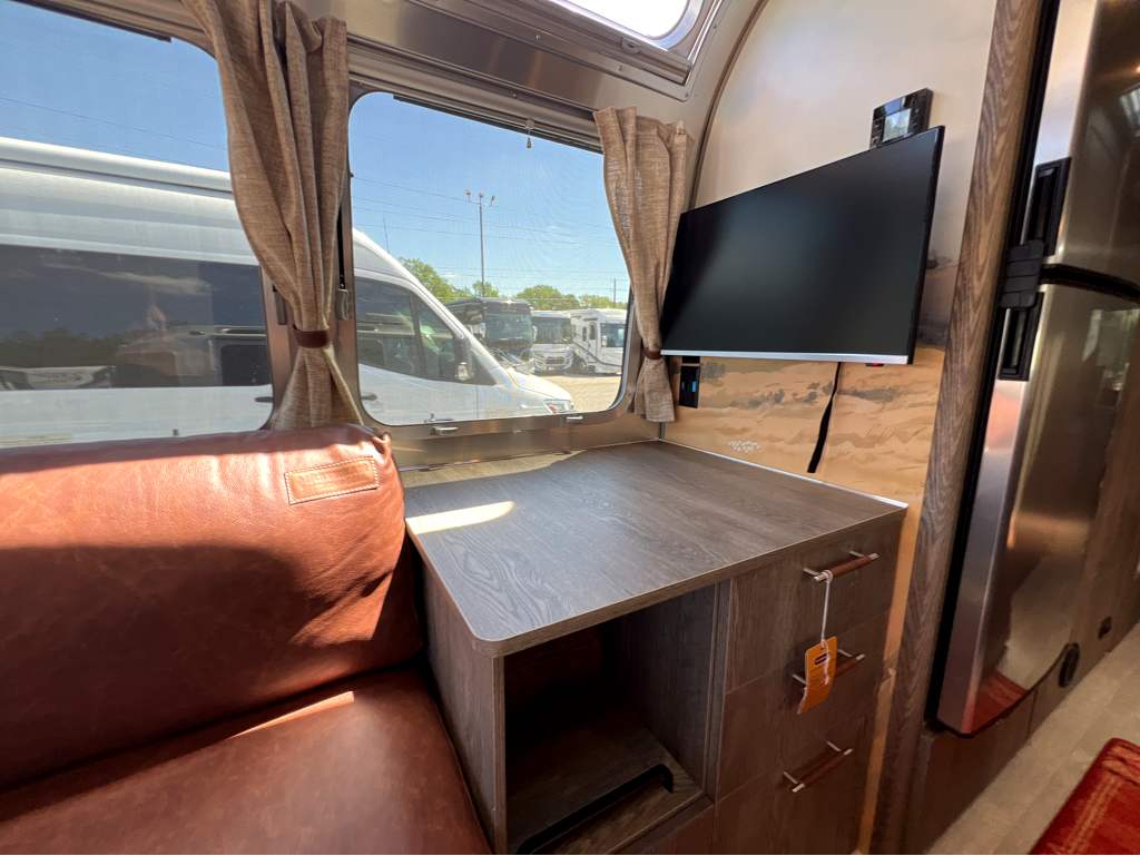 2026 AIRSTREAM STETSON + 6666 27FBT - Image 9
