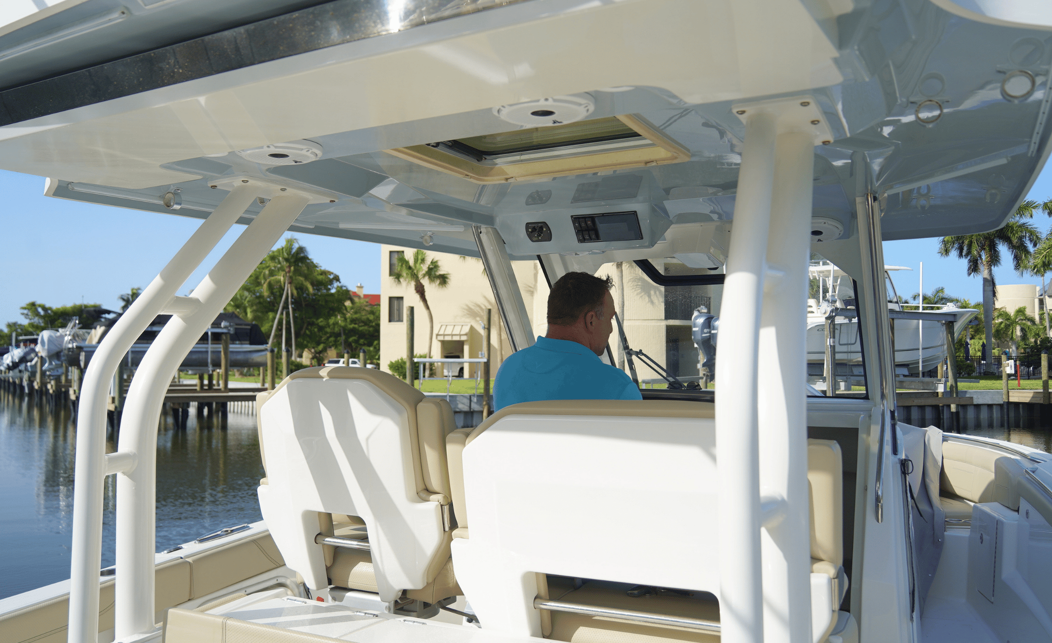 2020 PURSUIT S328 - Image 19