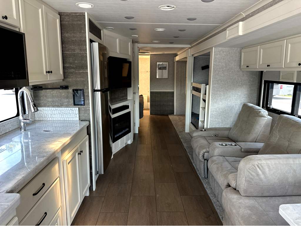 2019 TIFFIN ALLEGRO 34 PA - Image 9