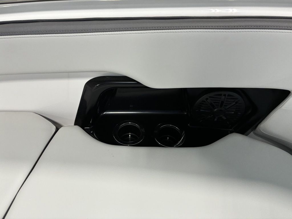 2026 Yamaha Boats AR250 - Image 39