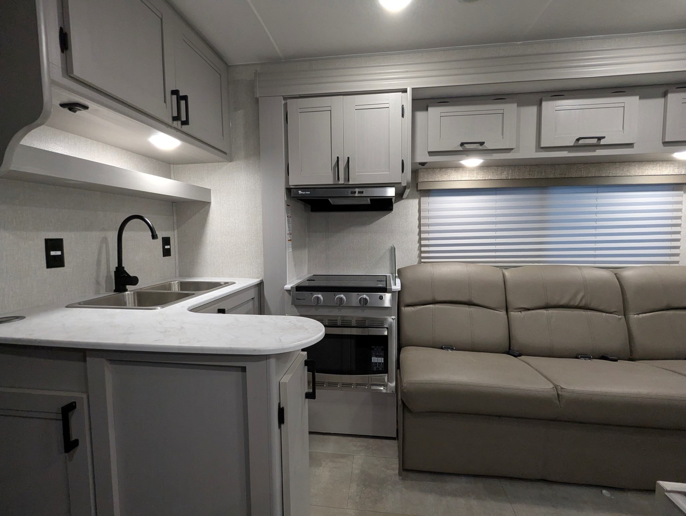 2025 Coachmen Leprechaun 260QB - Ford E-450 - Image 9