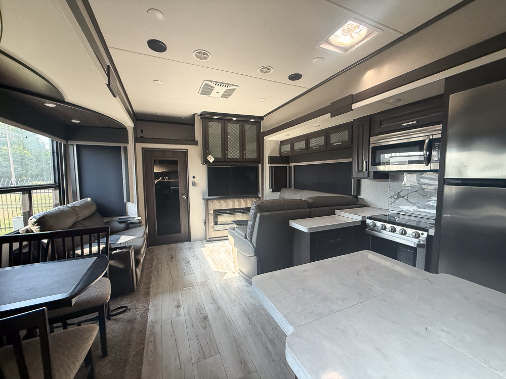 2020 GRAND DESIGN 395M - Image 18