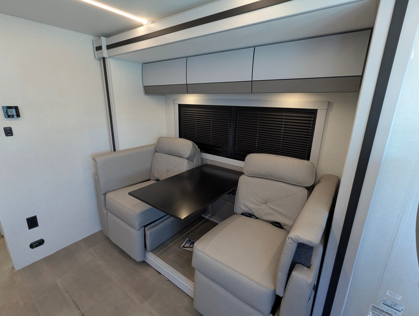 2026 Coachmen Euro 25TB - Image 9
