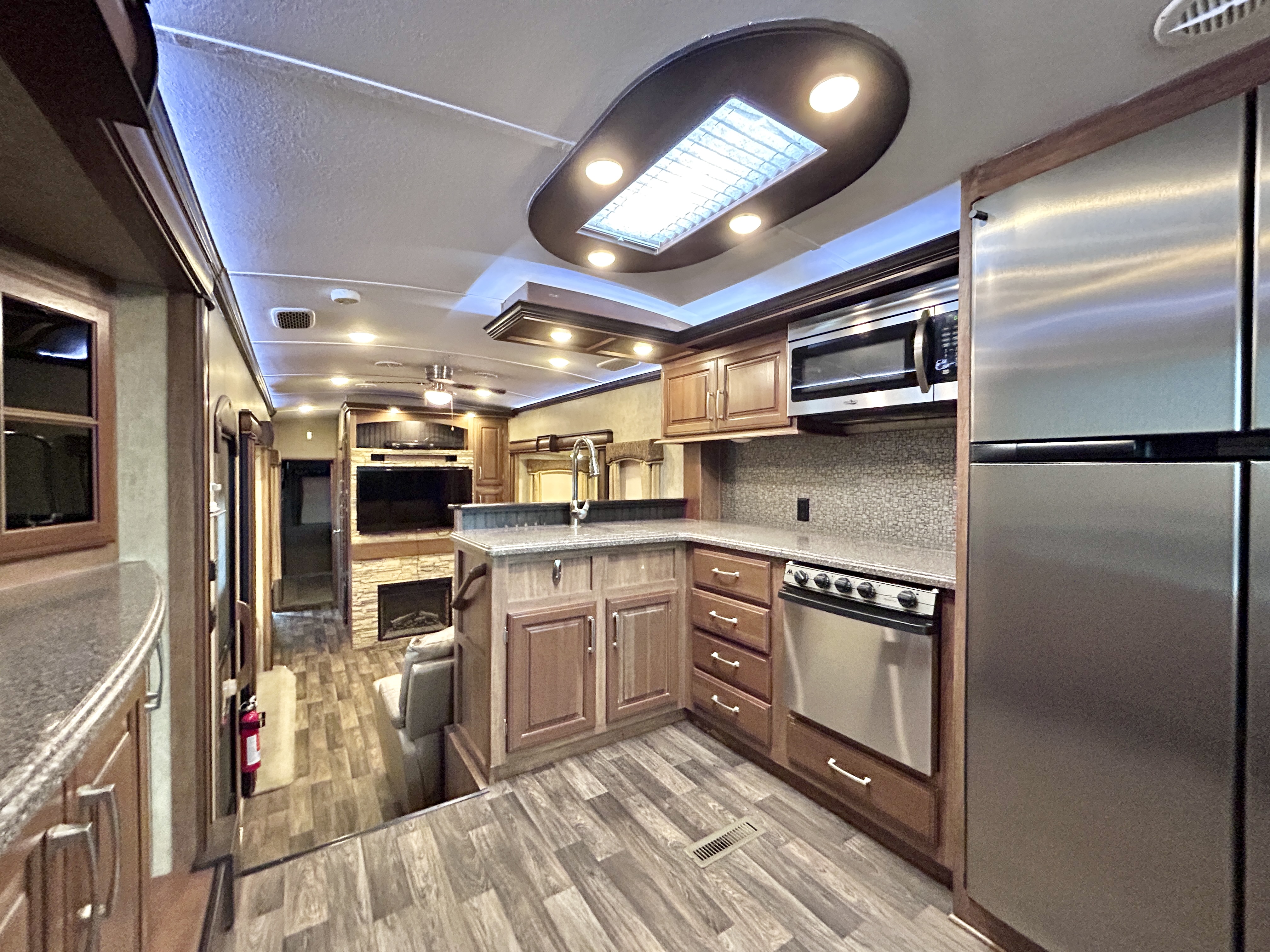 2017 Keystone Montana 3820FK - Image 17