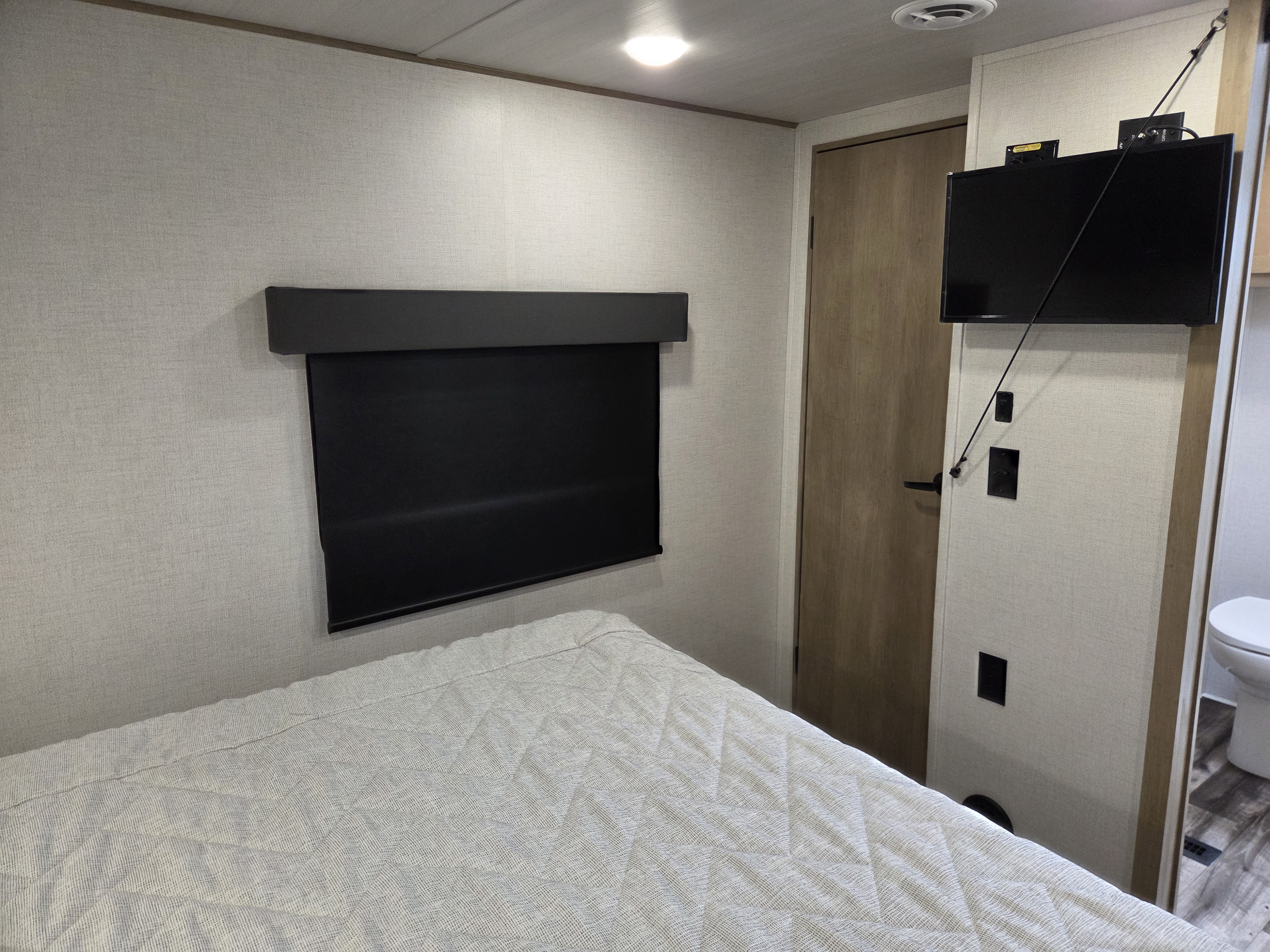 2022 Keystone Raptor 423 - Image 26