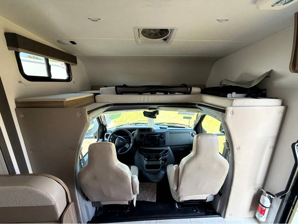 2027 Coachmen Freelander 30RS - Image 10