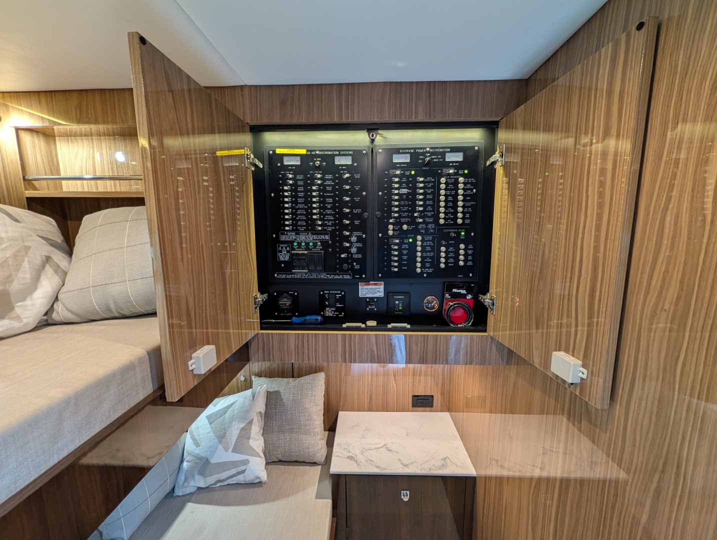 2022 Cruisers Yachts 54 Cantius - Image 41