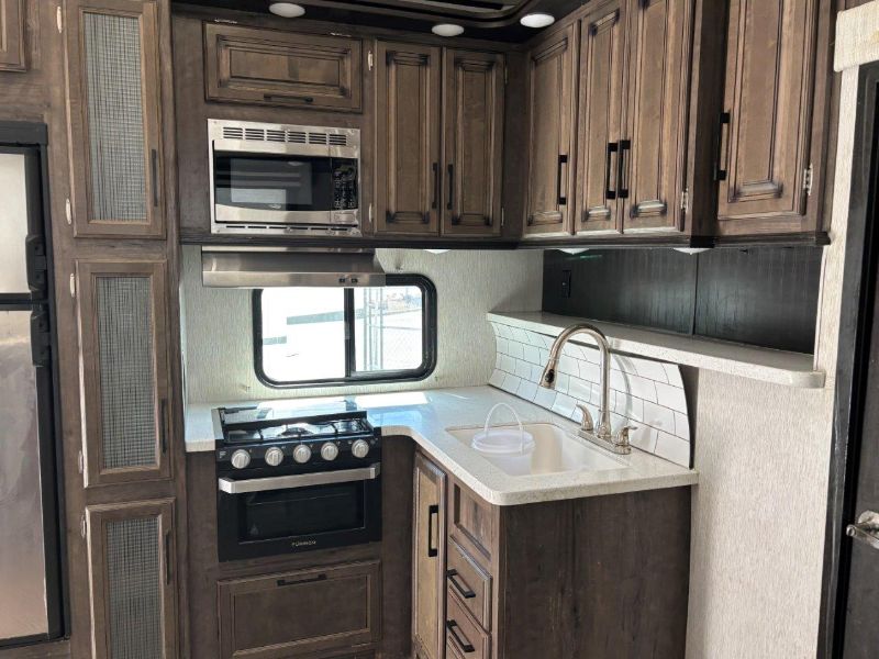 2019 Heartland Torque TQ 327 - Image 11