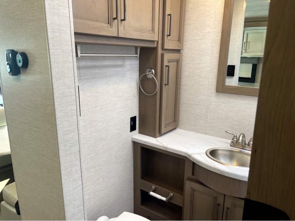 2026 THOR MOTOR COACH RESONATE 29D - Image 27