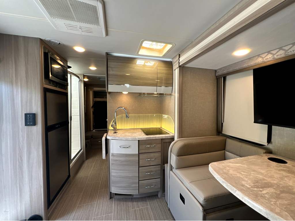 2022 THOR MOTOR COACH DELANO 24RW - Image 6