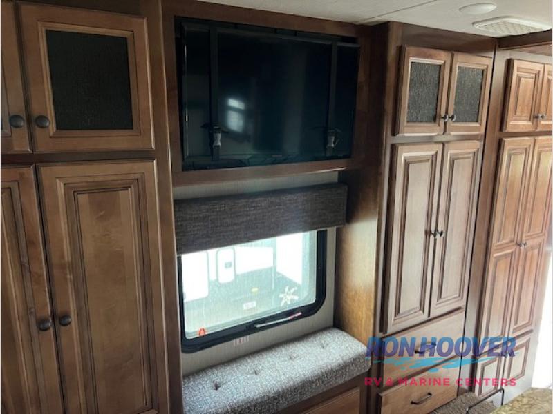 2019 HEARTLAND LANDMARK 365 NEWPORT - Image 17