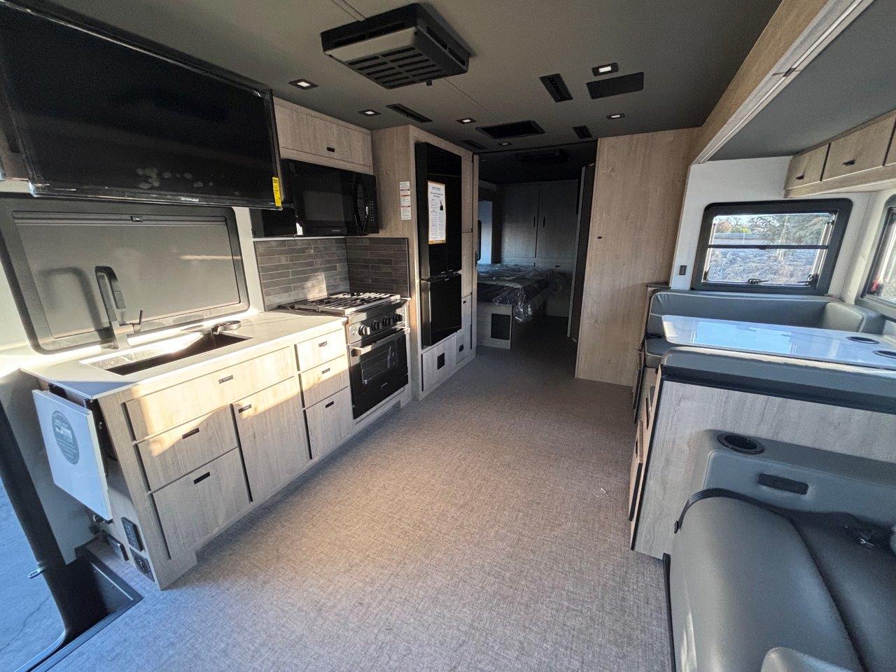 2026 Grand Design Lineage Series F 31ZW - Image 4