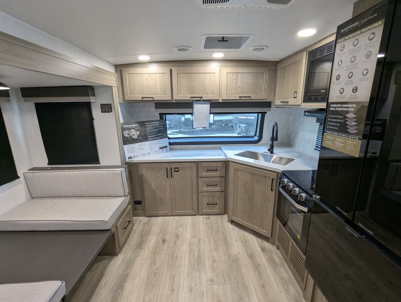 2027 Forest River Rockwood Ultra Lite 2608BS - Image 11