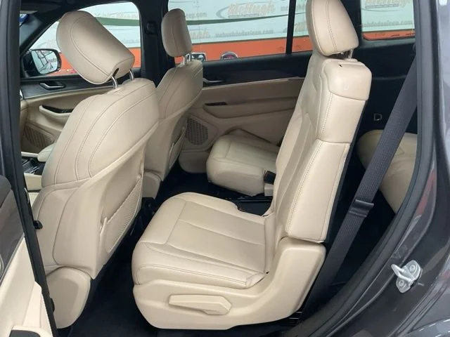 2025 Jeep Grand-Cherokee-L Laredo Altitude 4x4 - Image 21