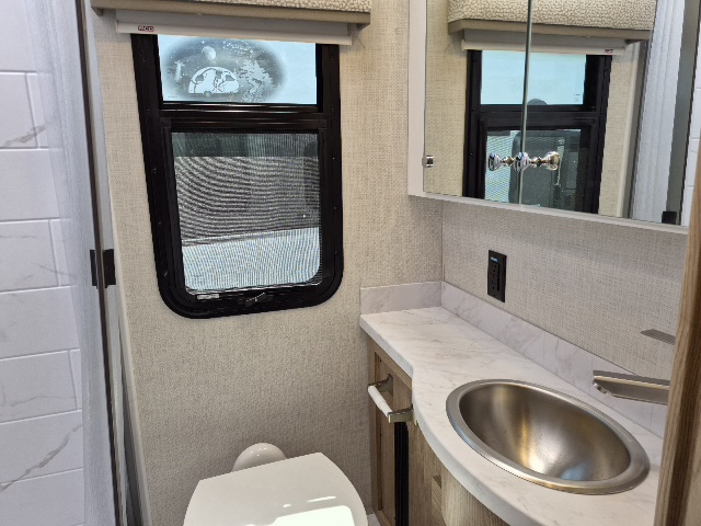 2027 Thor Motor Coach Gemini Trip 22MT - Image 13