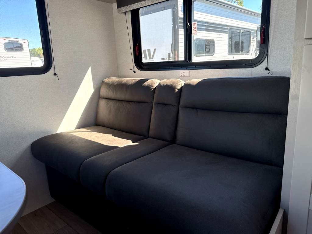2027 Jayco Jay Flight SLX 210QB - Image 18