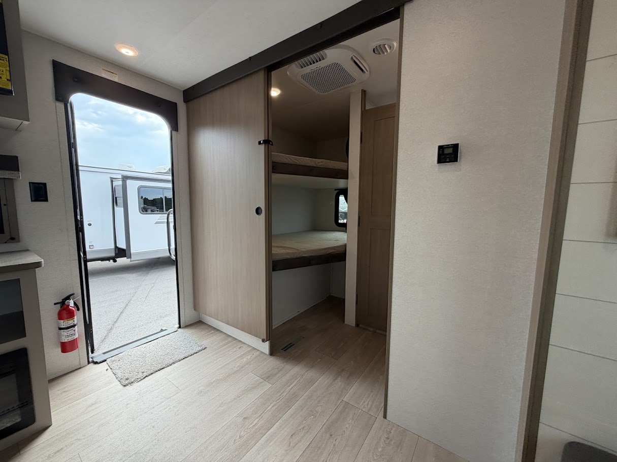 2027 JAYCO JAY FLIGHT 333BTS - Image 22