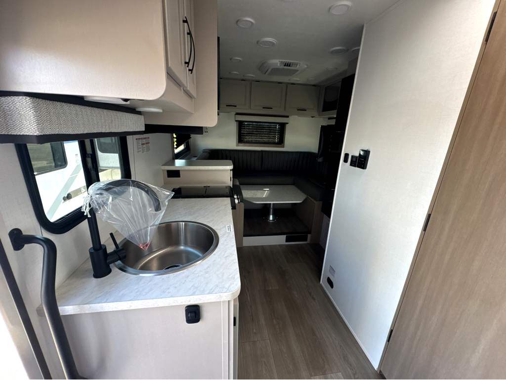 2027 ENTEGRA COACH ODYSSEY 20LF - Image 10