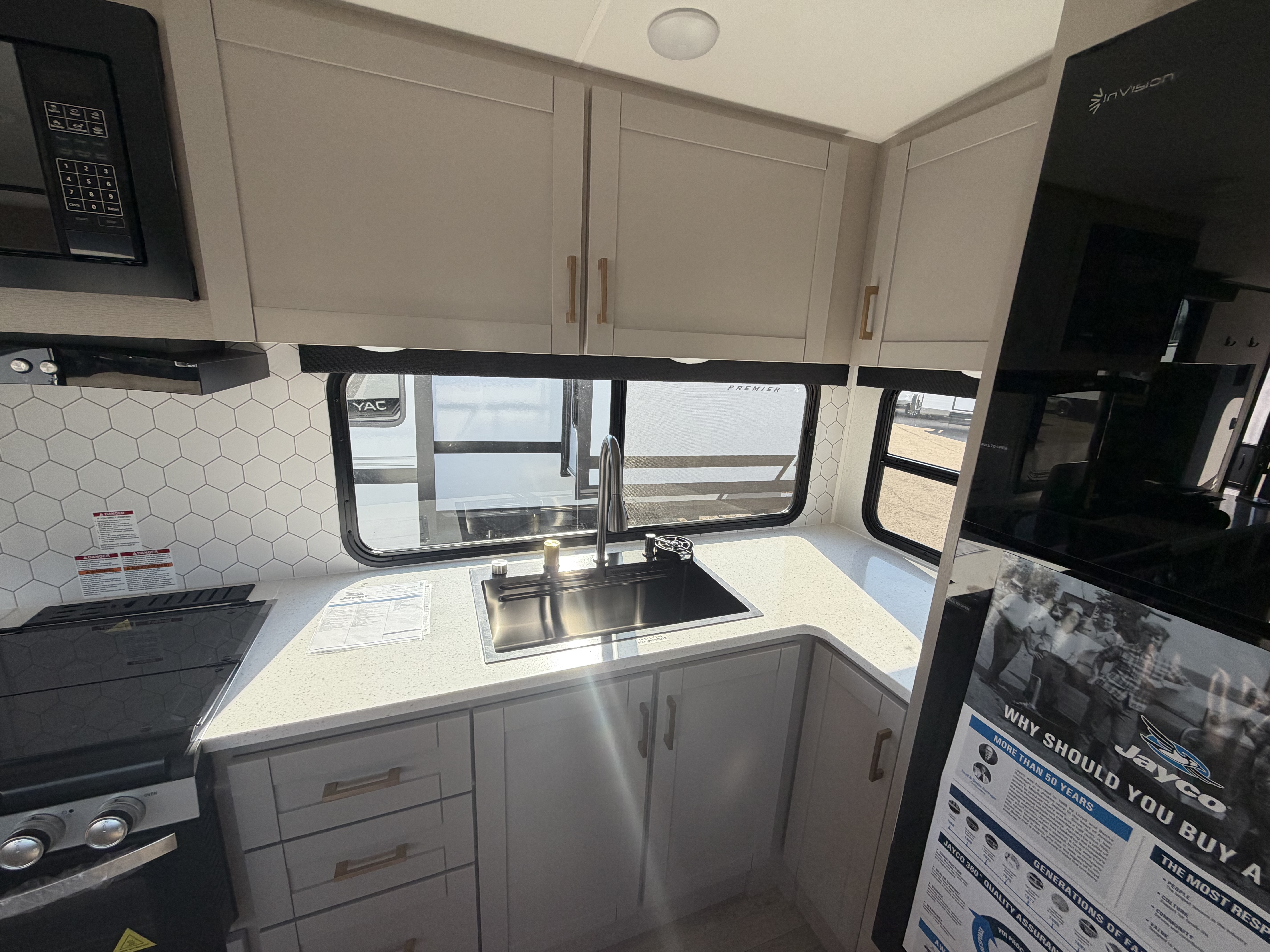2027 JAYCO JAY FEATHER 30RKB - Image 24