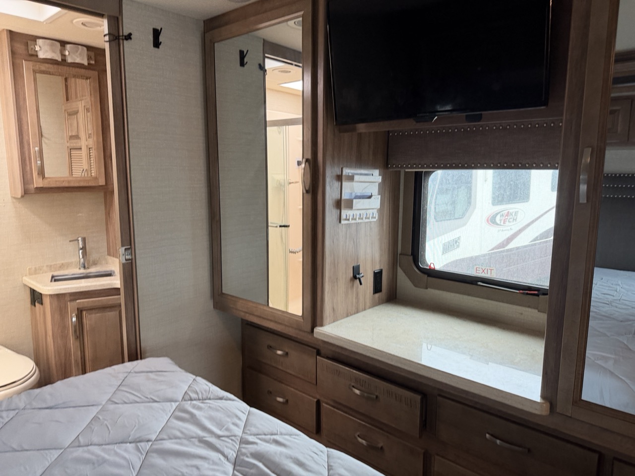 2019 Jayco Seneca 37K - Image 12