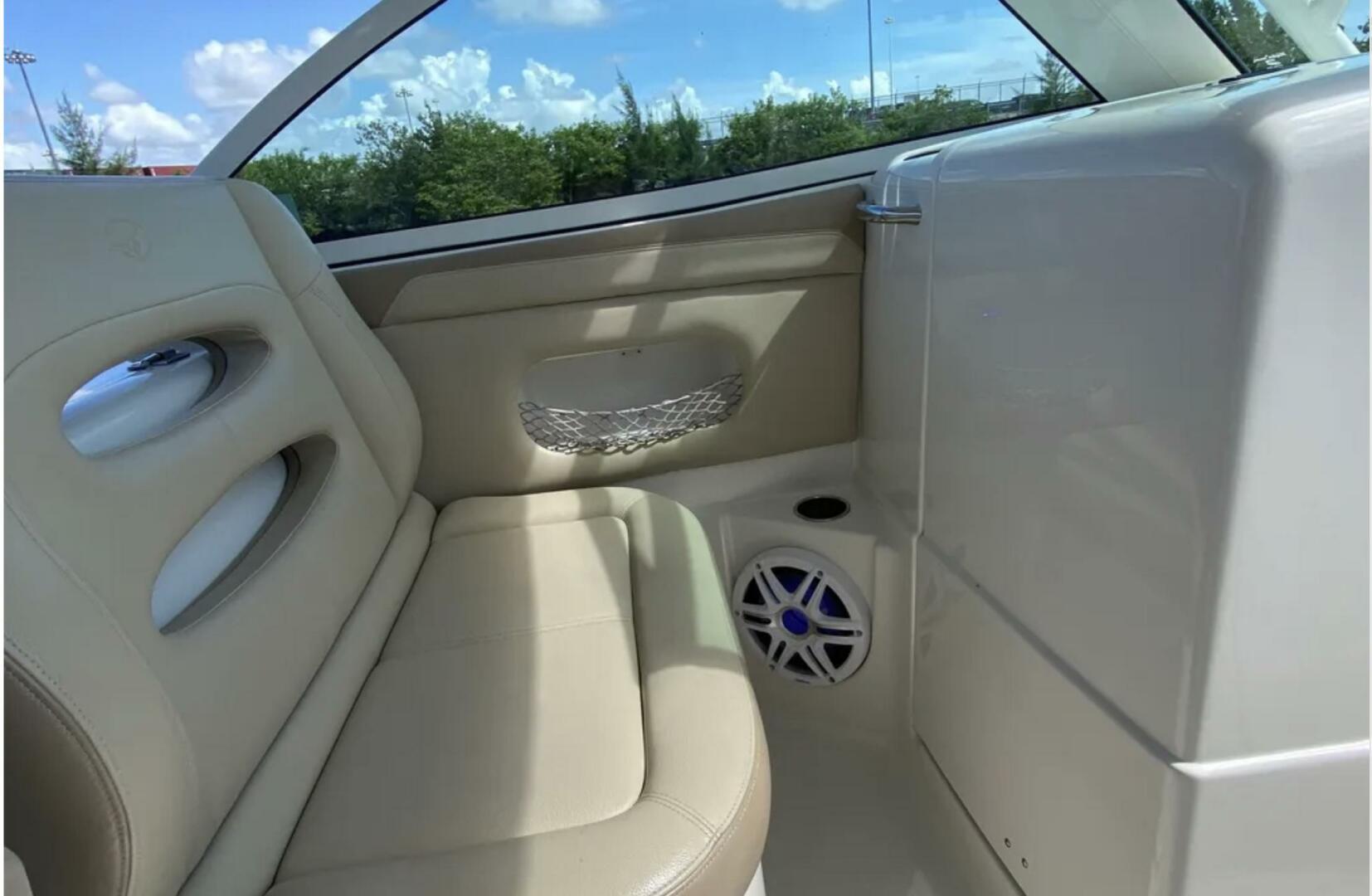 2018 Sailfish 325 DC - Image 12