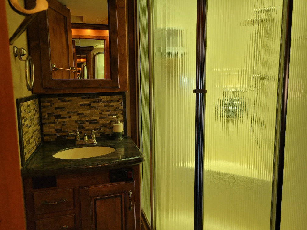 2012 Monaco RV Knight 40PDQ - Image 19