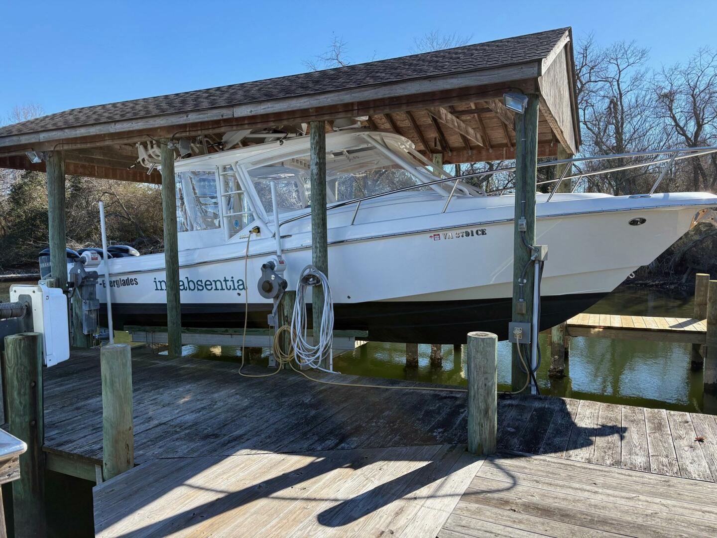 2017 Everglades 350 LX - Image 17