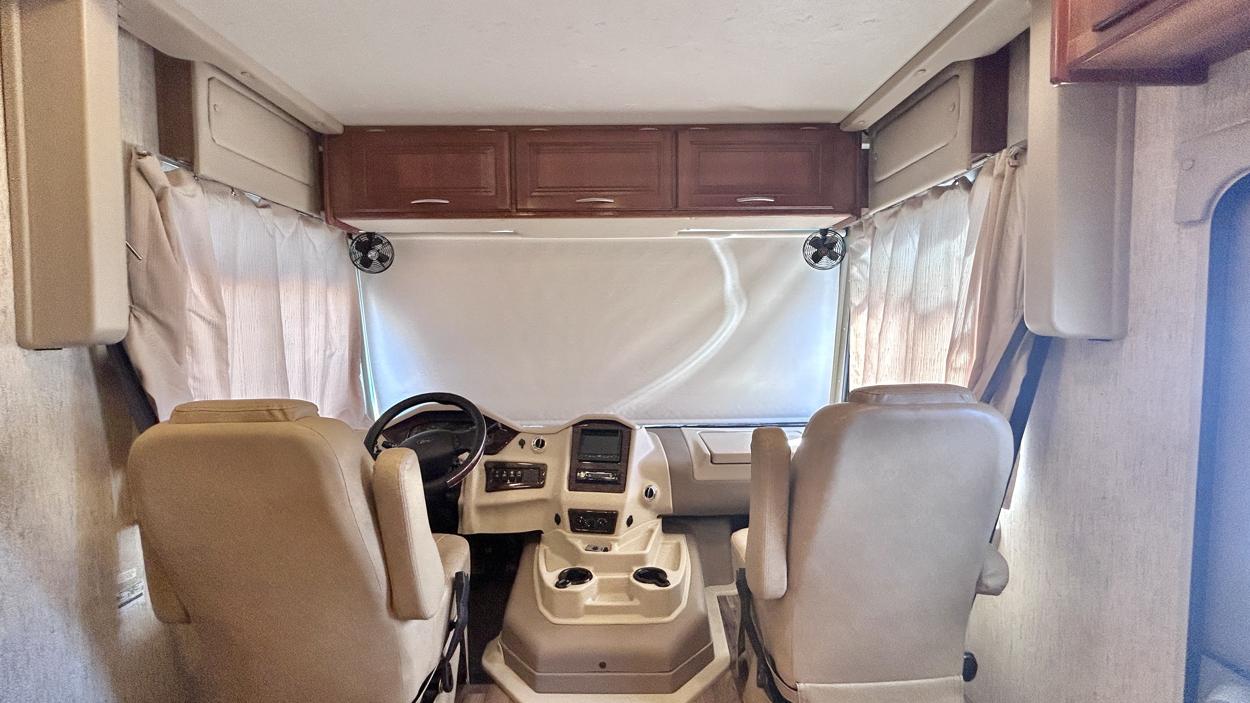 2019 Coachmen Mirada 35BH - Image 12