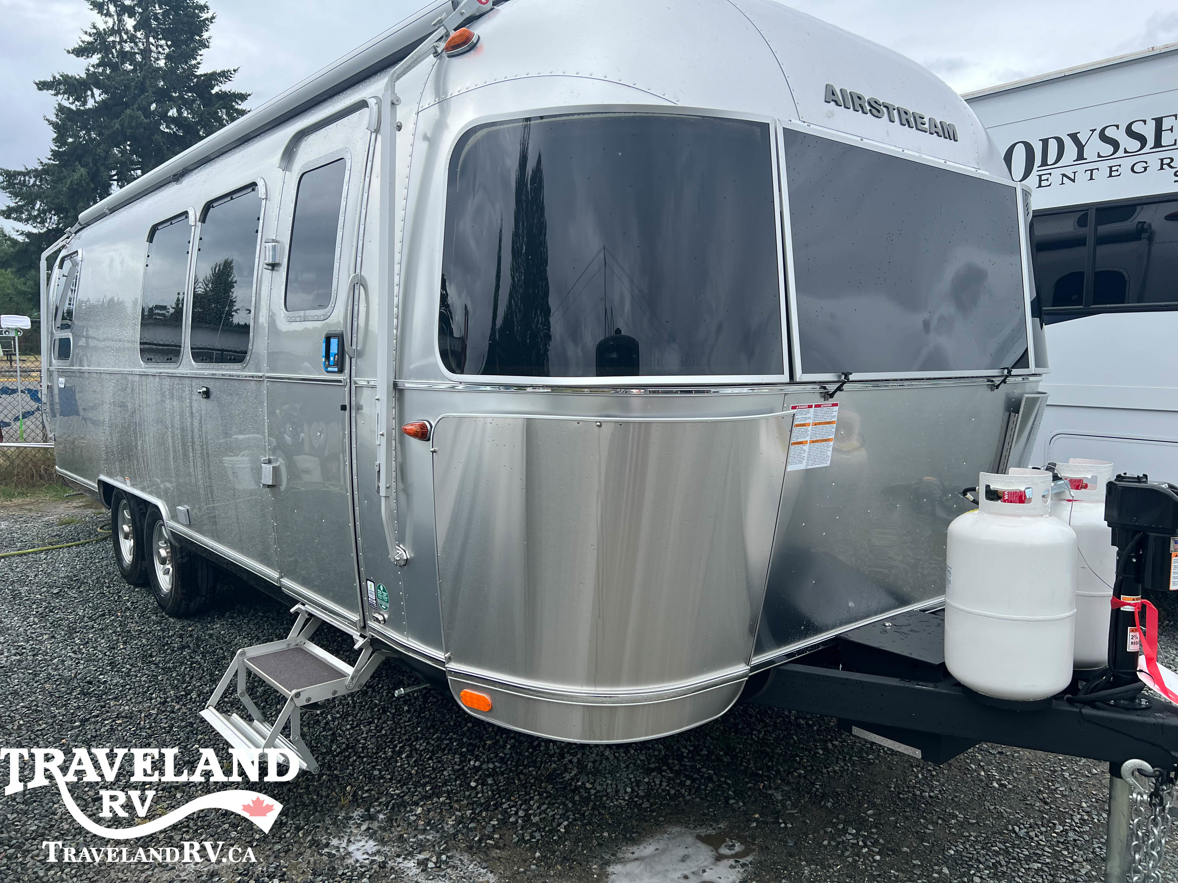 2025 Airstream Flying Cloud 28RB - Image 1