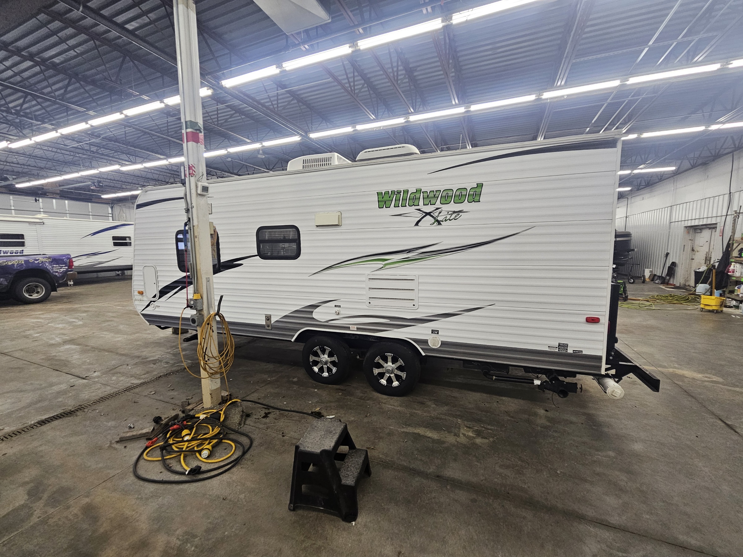 2010 WILDWOOD X-LITE 22RB - Image 3