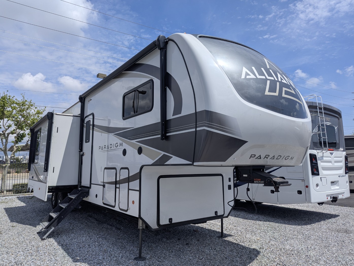 2024 Alliance RV Paradigm 395DS - Image 1