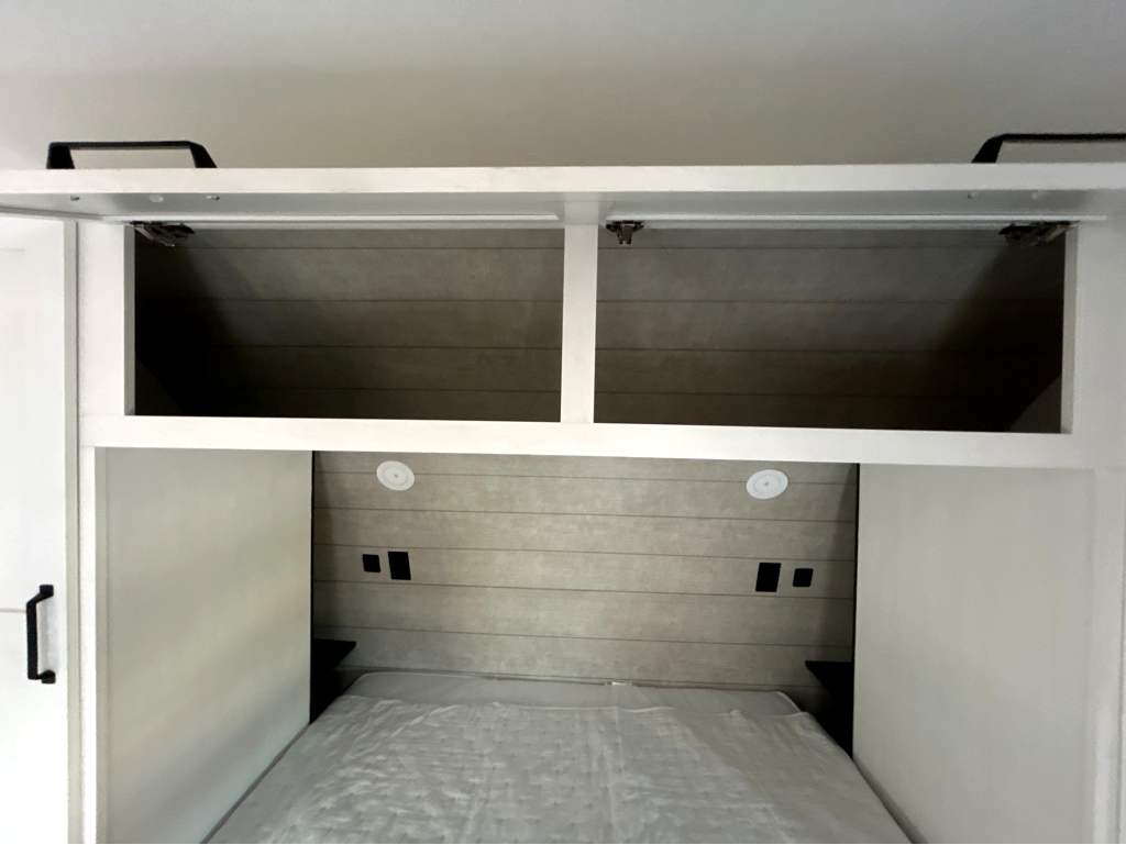 2027 VENTURE RV SIENNA 281VQB - Image 16