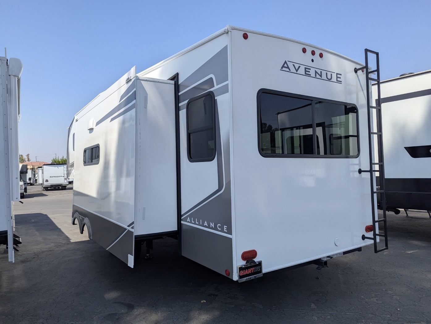 2026 Alliance RV Avenue All-Access Series 29RL - Image 4