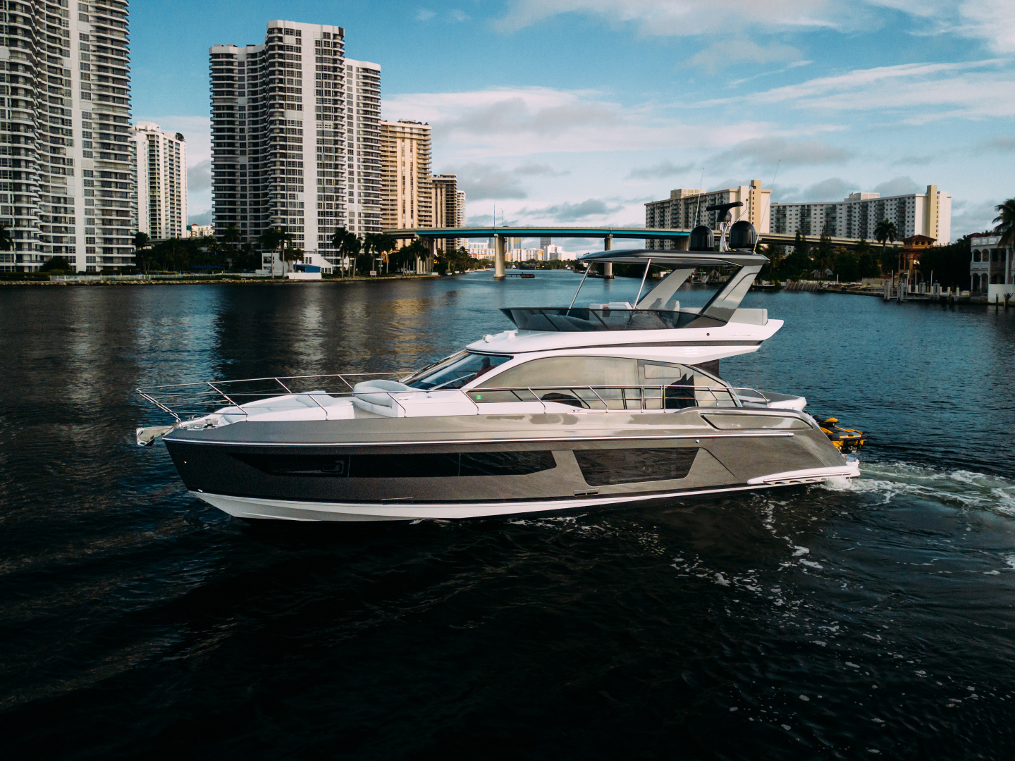 2023 Azimut 53 FLY Base - Image 2