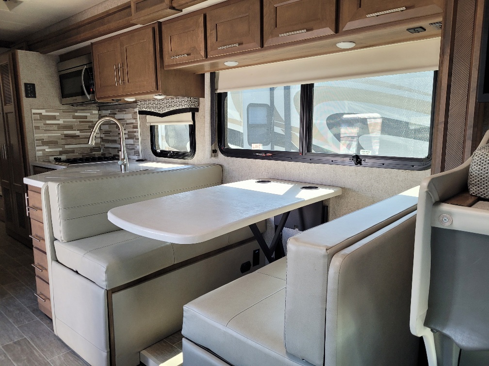 2022 Thor Motor Coach Omni BT36 - Image 8
