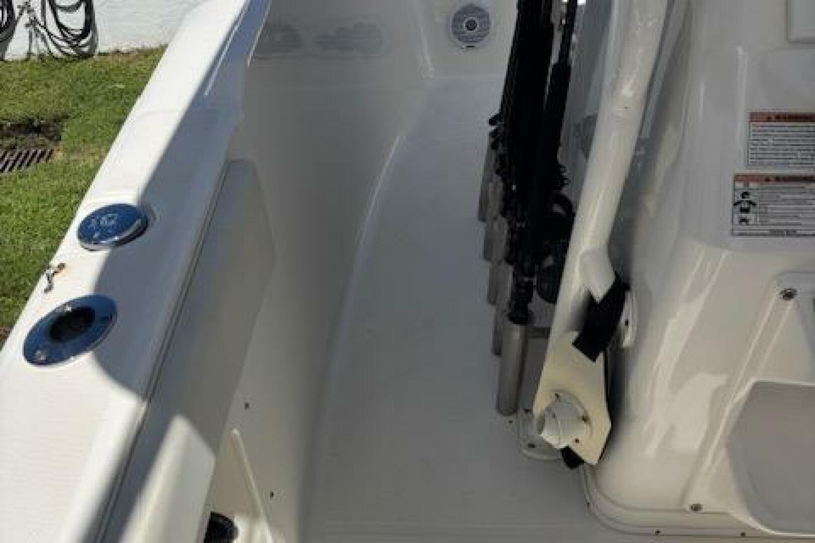 2018 Century 2600 Center Console - Image 34